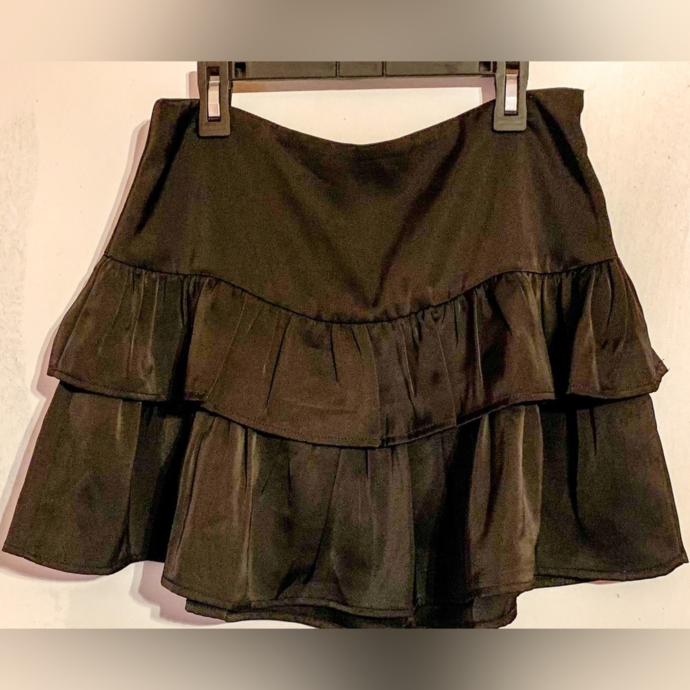 Victoria + Sophia Black Ruffle Mini Skirt Medium NWT